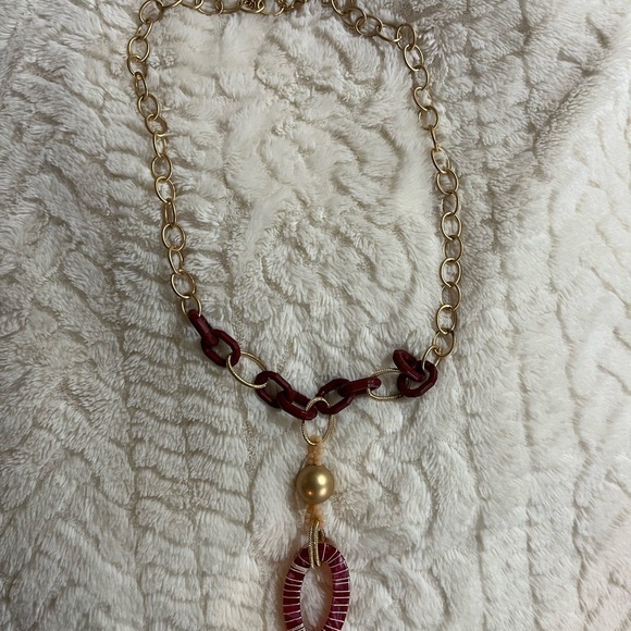 Jewelry - Beautiful Elegant Gold and Red Chain Necklace